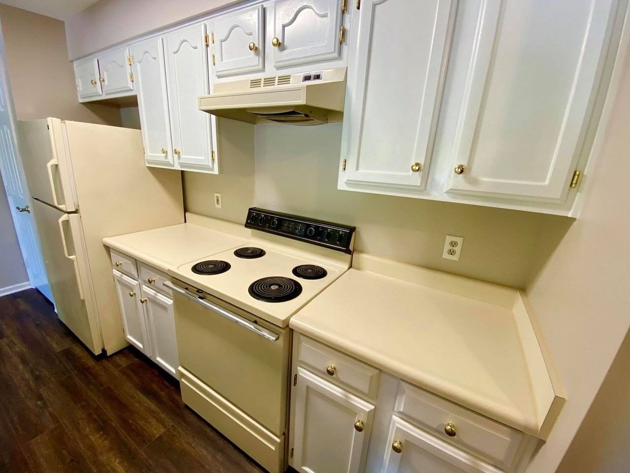 9105 Lincolnshire Ct - Photo 4 of 15