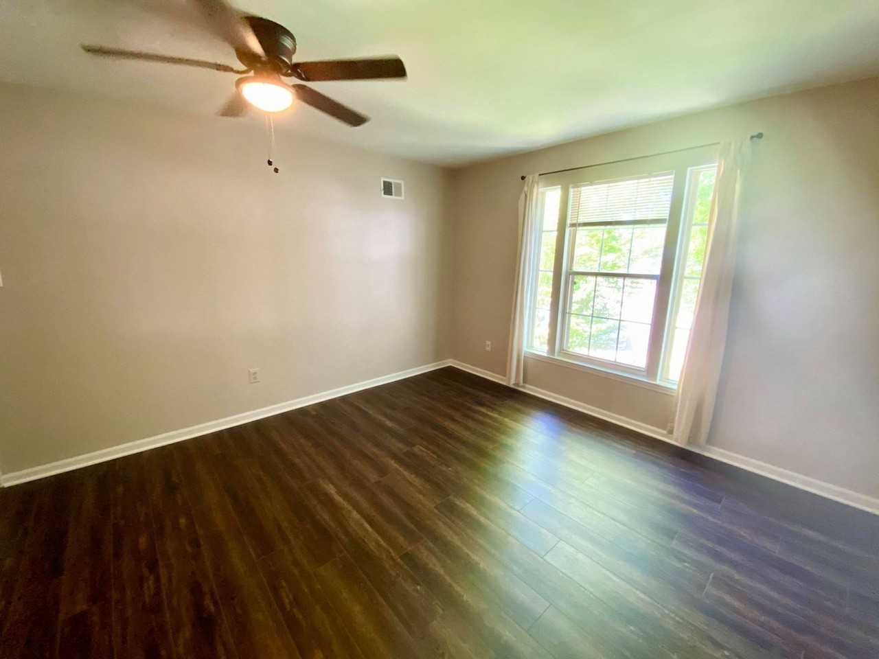 9105 Lincolnshire Ct - Photo 6 of 15