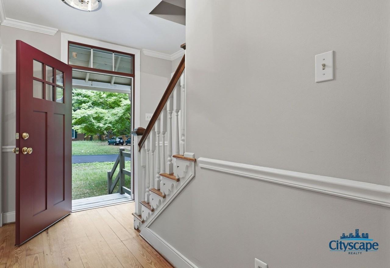 1612 Greenfield Dr - Photo 4 of 39