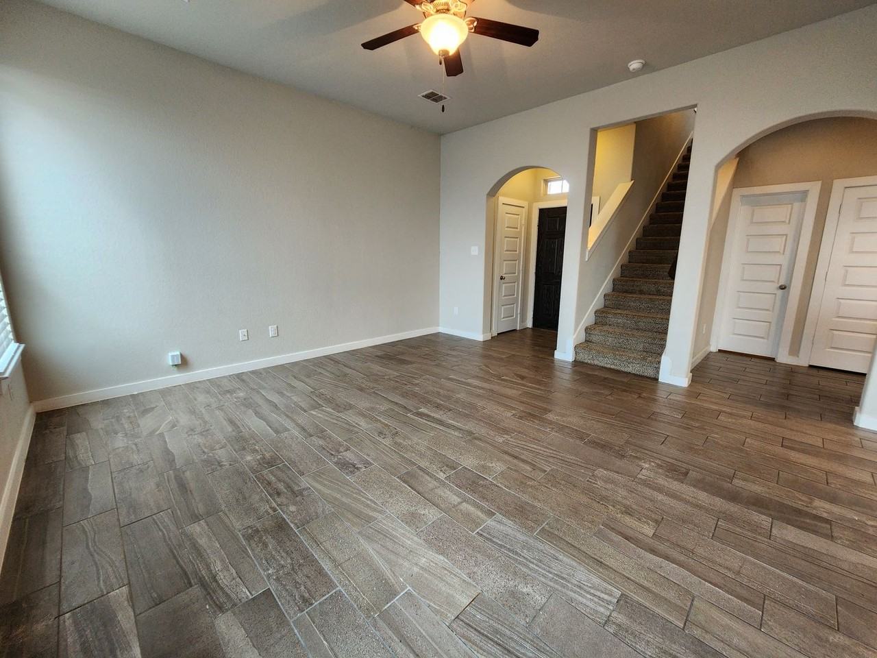 319 Creekside Curv - Photo 5 of 30