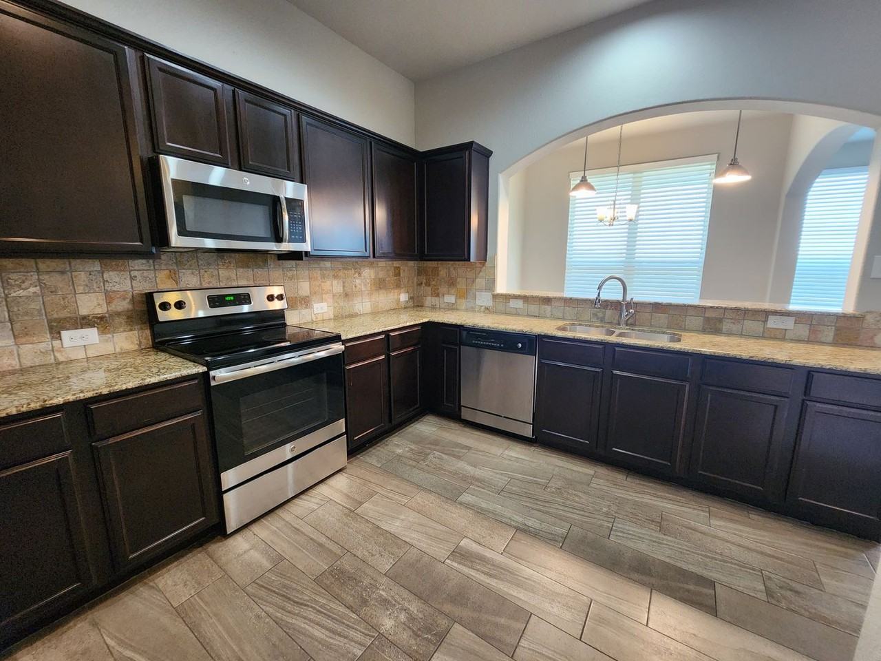 319 Creekside Curv - Photo 7 of 30