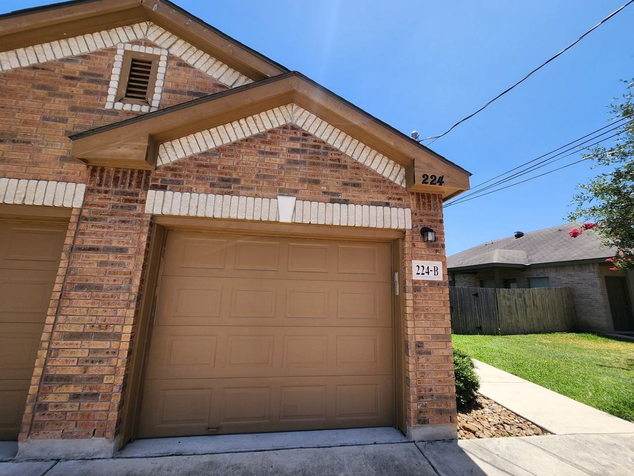 224B Anne Louise Dr - Photo 3 of 21