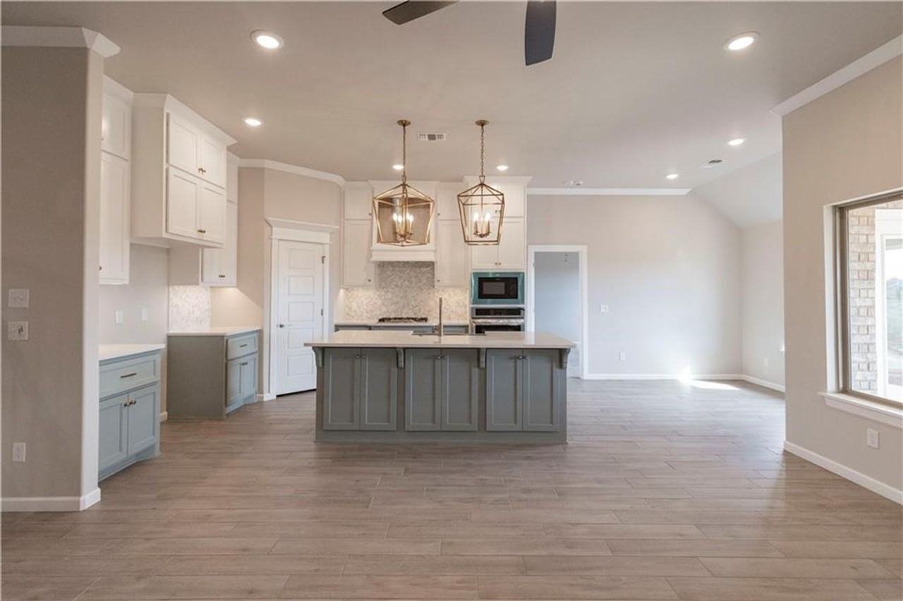 16300 Marsha Dr - Photo 3 of 26