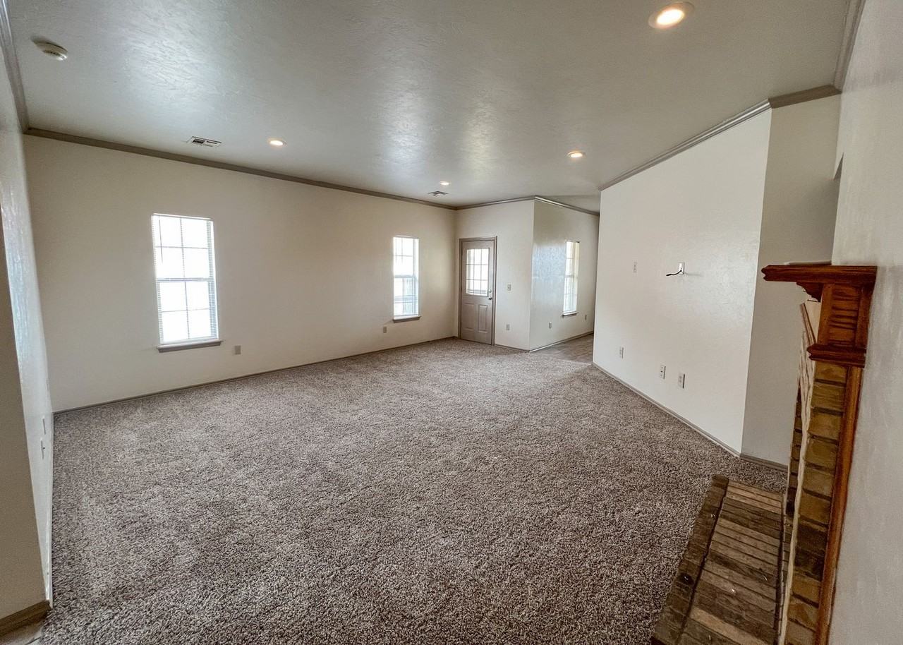 11234 Queen Anne Ave - Photo 3 of 13