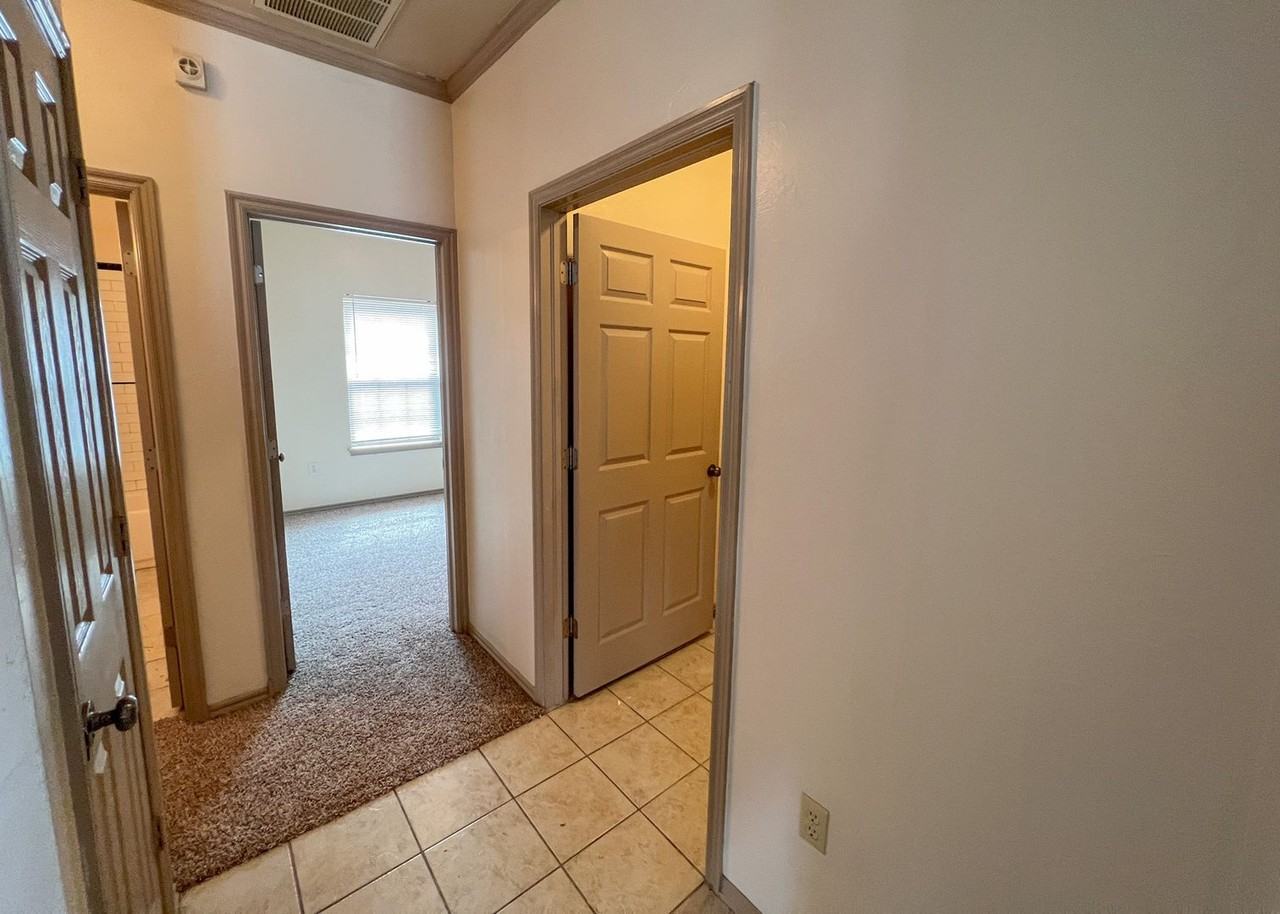11234 Queen Anne Ave - Photo 5 of 13