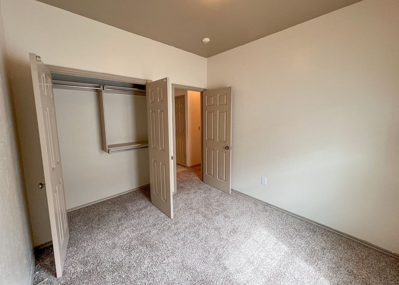 11234 Queen Anne Ave - Photo 7 of 13