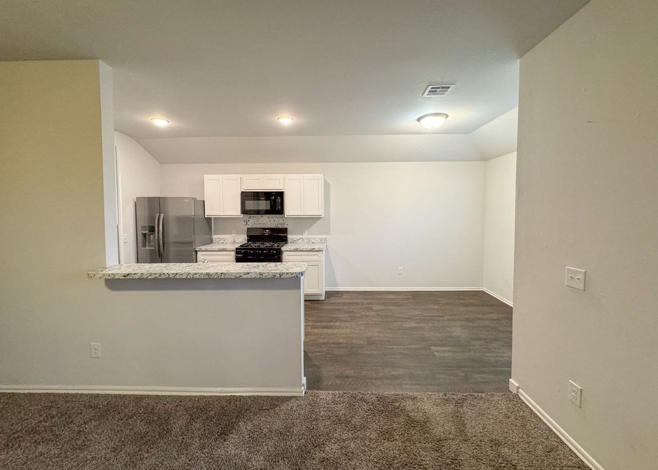 1109 S Appaloosa Ln - Photo 3 of 24