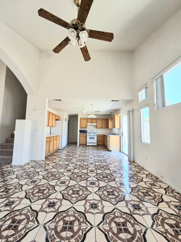 3114 Crownline Ct - Photo 3 of 16