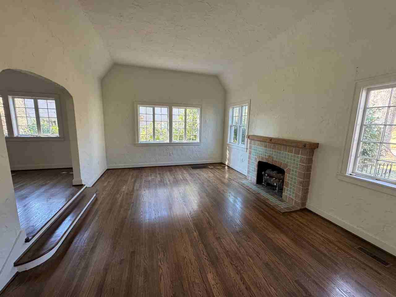 107 Mountary Cir - Photo 3 of 16