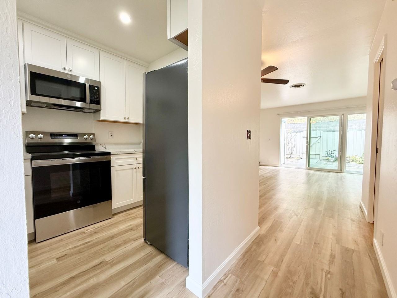 1254 Terra Nova Blvd - Photo 5 of 32