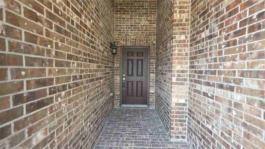 1912 Potrillo Ln - Photo 2 of 31