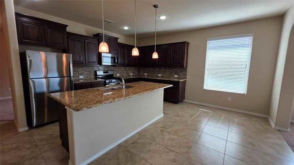 1912 Potrillo Ln - Photo 5 of 31