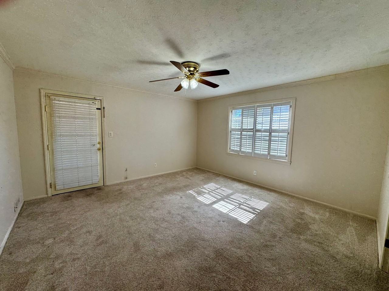 200 Brookhaven Dr - Photo 3 of 9