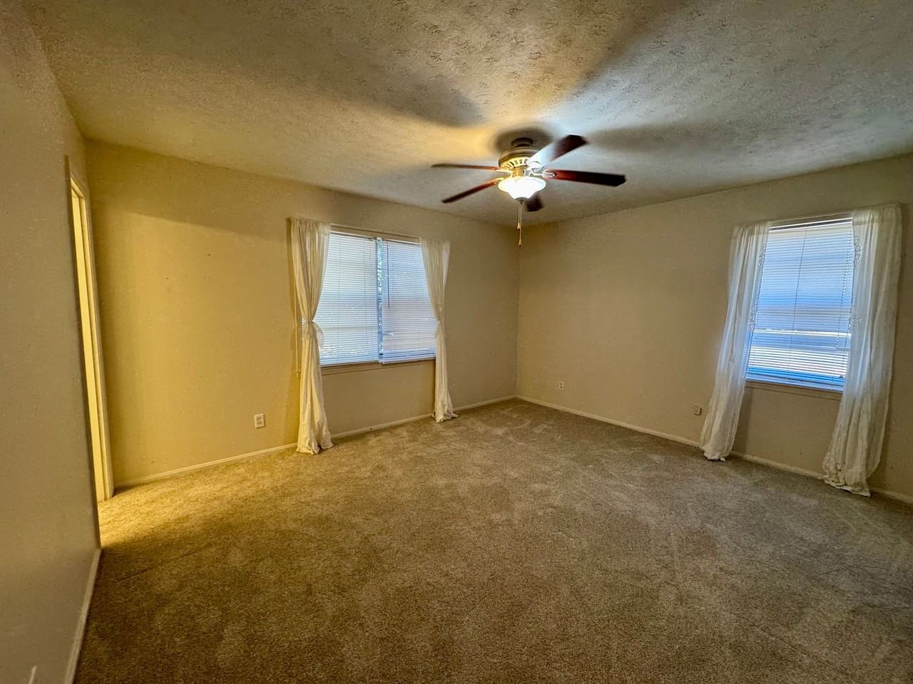 200 Brookhaven Dr - Photo 4 of 9