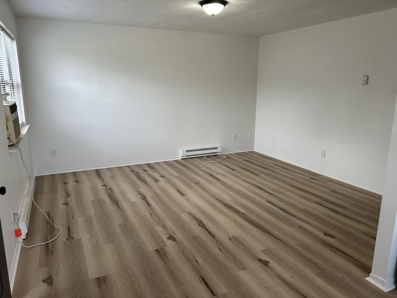 270 Everett Ave - Photo 2 of 9