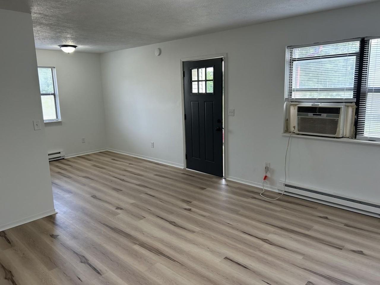 270 Everett Ave - Photo 3 of 9