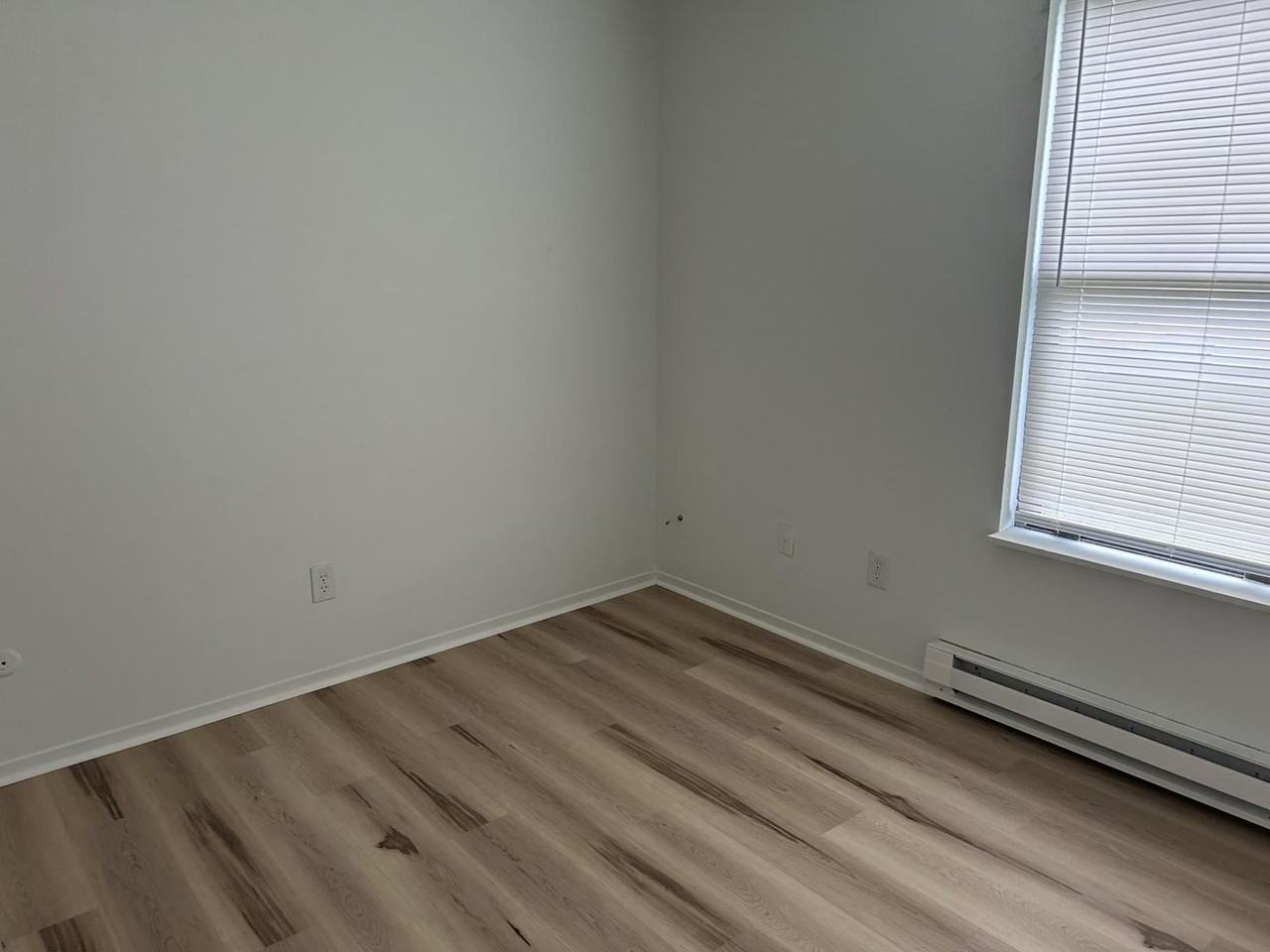 270 Everett Ave - Photo 7 of 9