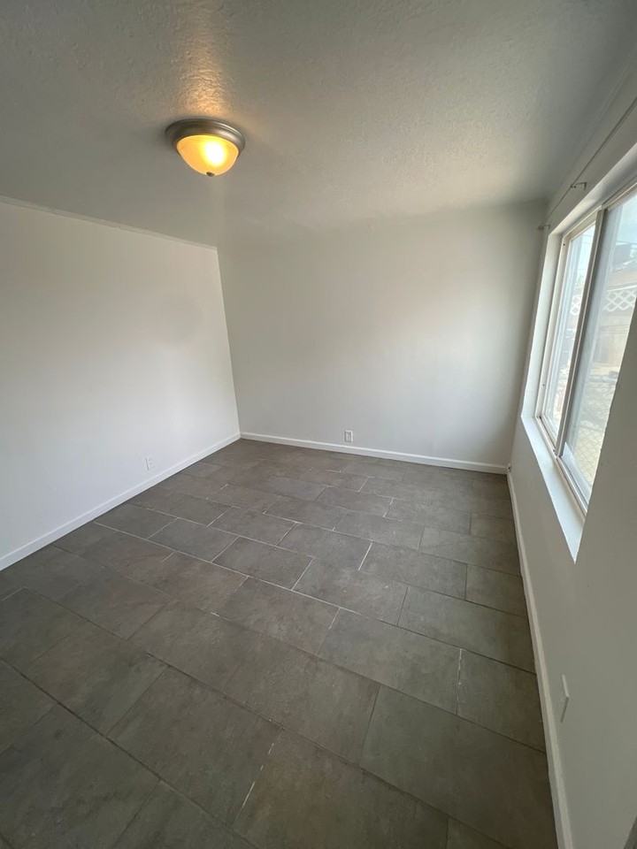 1216 High St Se #C - Photo 2 of 10