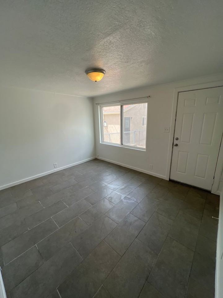 1216 High St Se #C - Photo 3 of 10