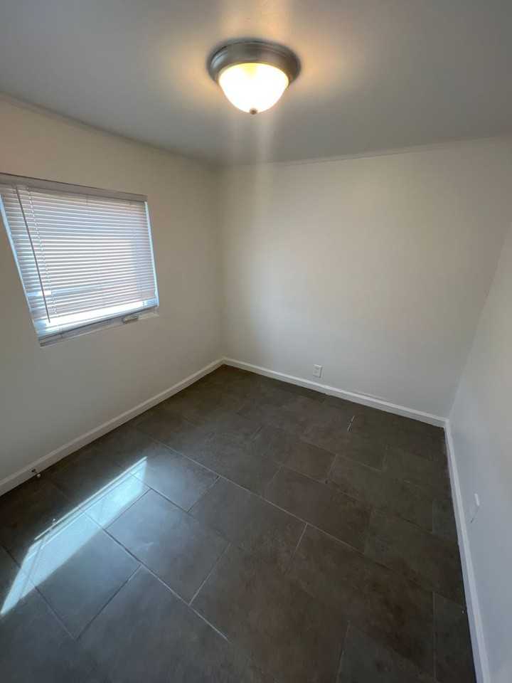1216 High St Se #C - Photo 4 of 10