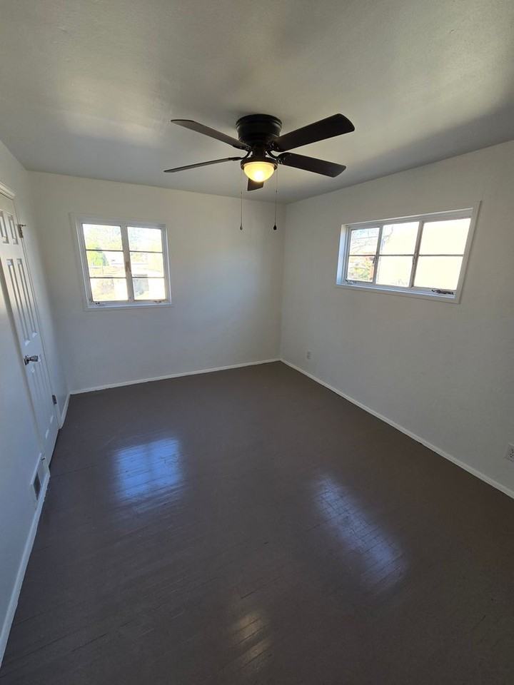 825 Monroe St Ne - Photo 4 of 19