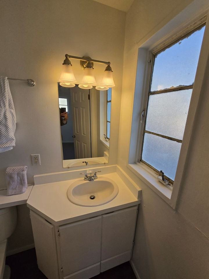 825 Monroe St Ne - Photo 5 of 19