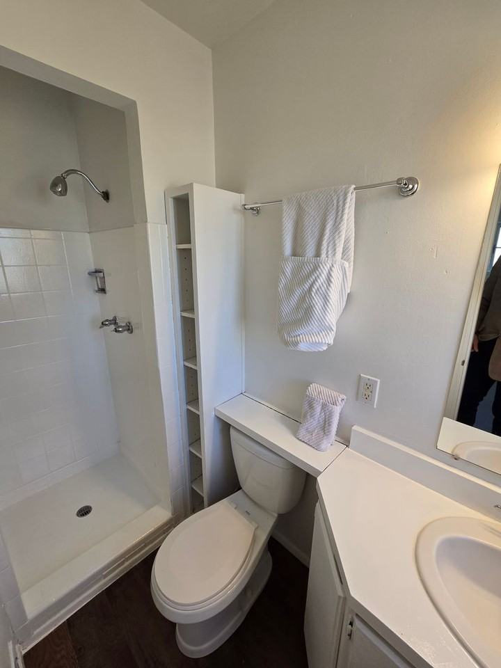 825 Monroe St Ne - Photo 6 of 19