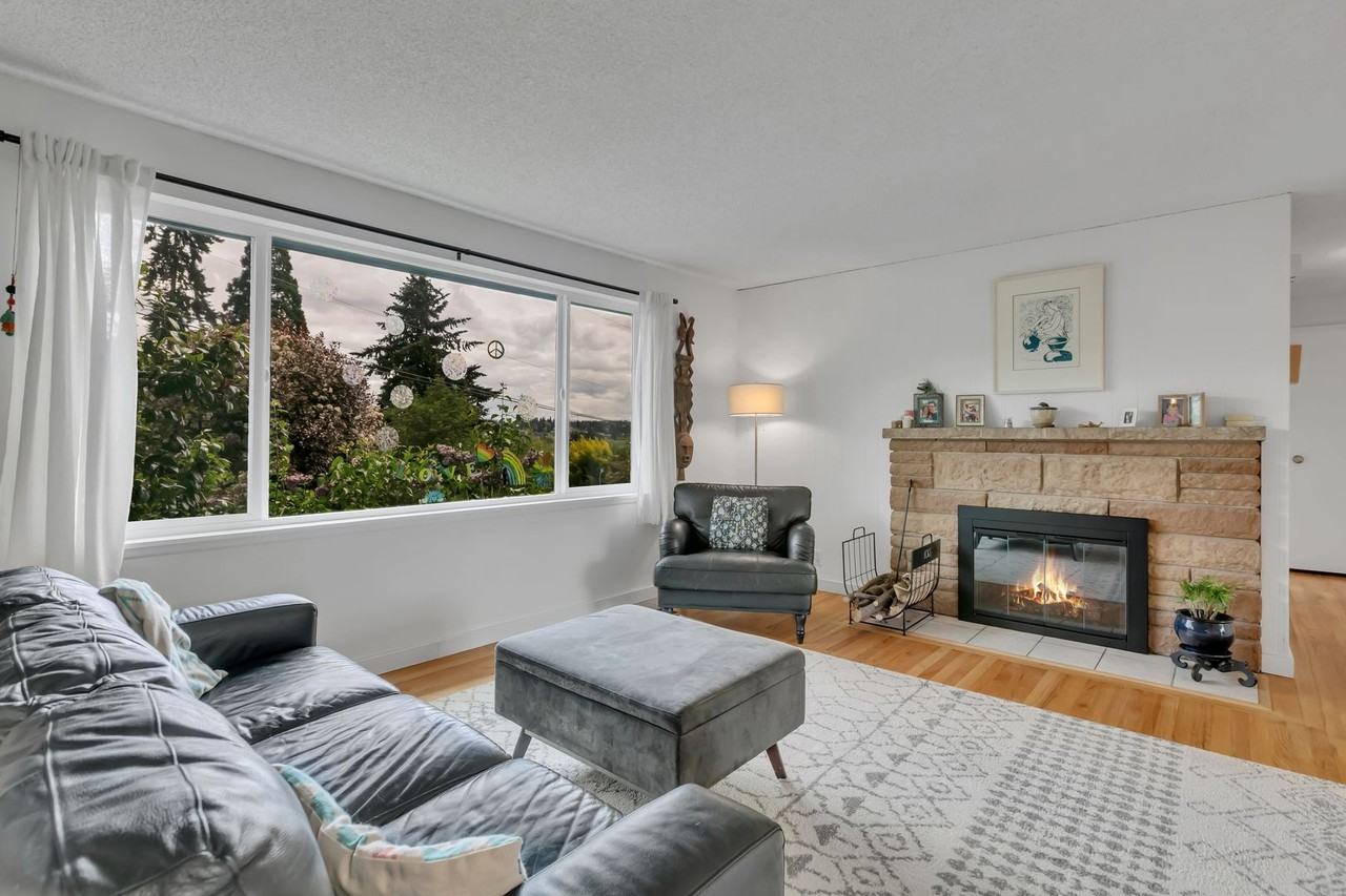 21329 3rd Ave S - Photo 4 of 29