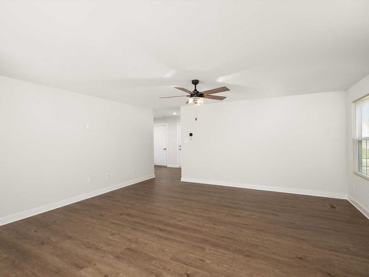 22639 Terri Ln - Photo 5 of 39
