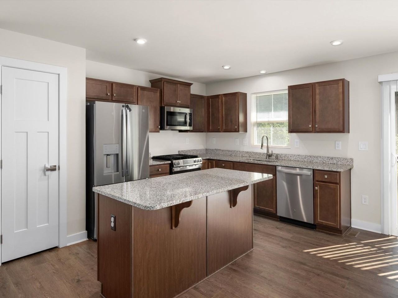 22639 Terri Ln - Photo 6 of 39