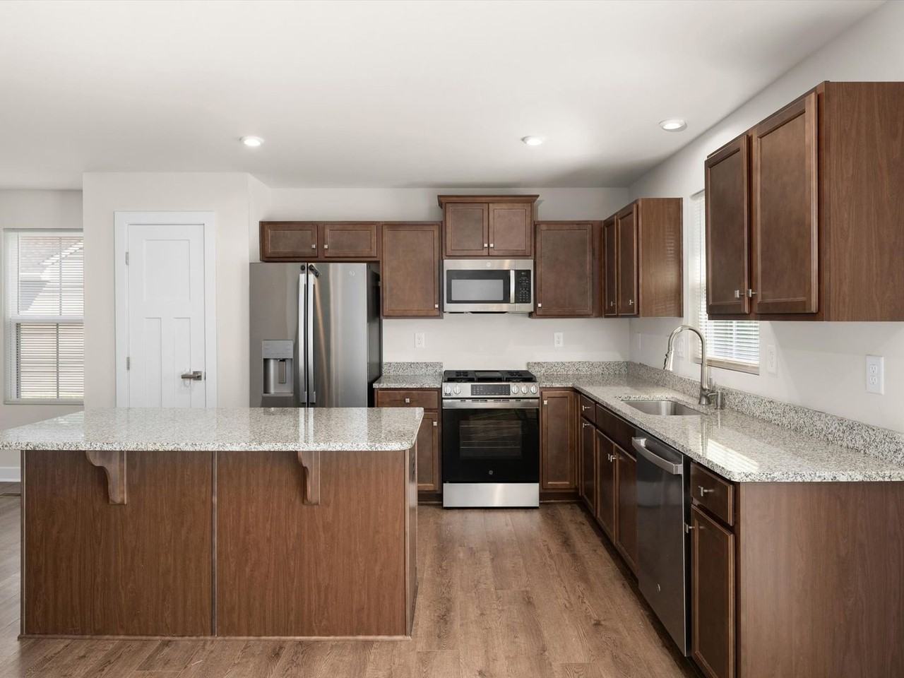 22639 Terri Ln - Photo 7 of 39