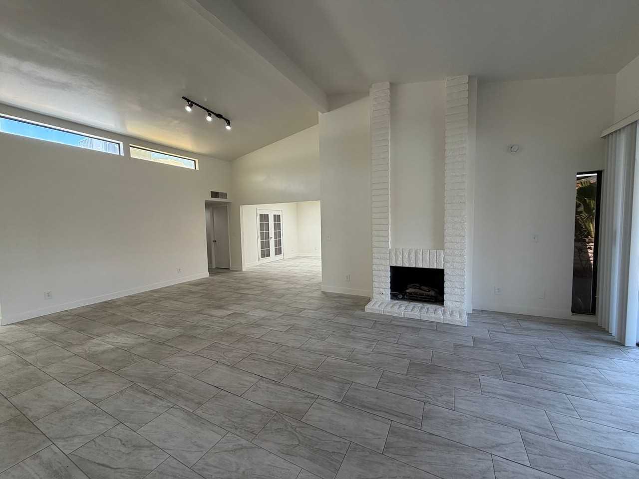 3118 Espanol Dr - Photo 4 of 18