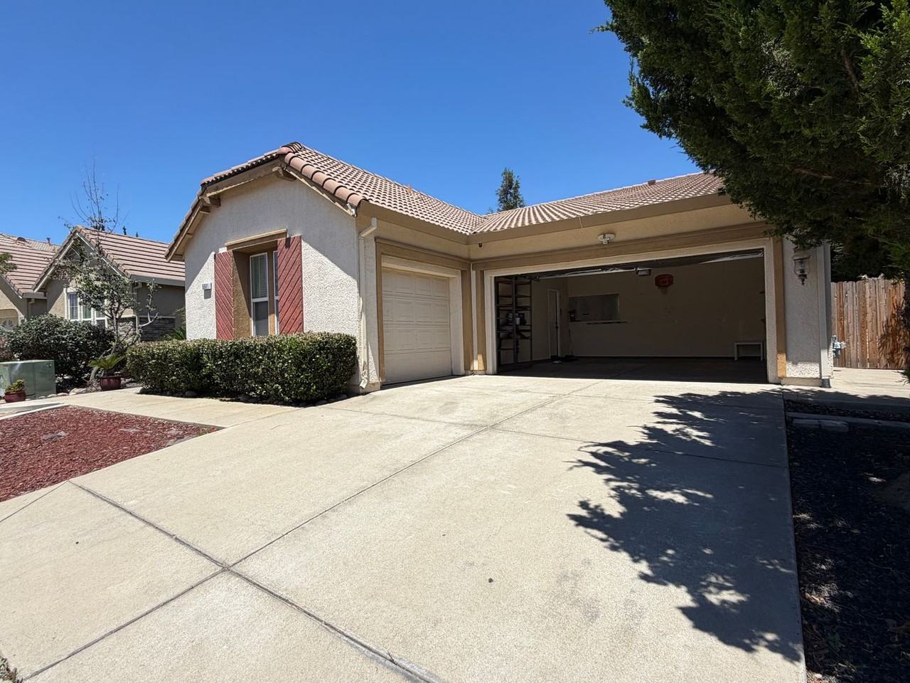 5501 Claudied Way - Photo 3 of 47