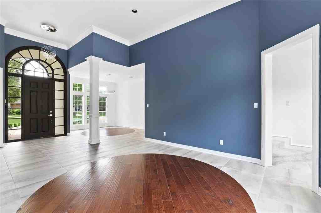 914 Edgemeer Ln - Photo 4 of 36
