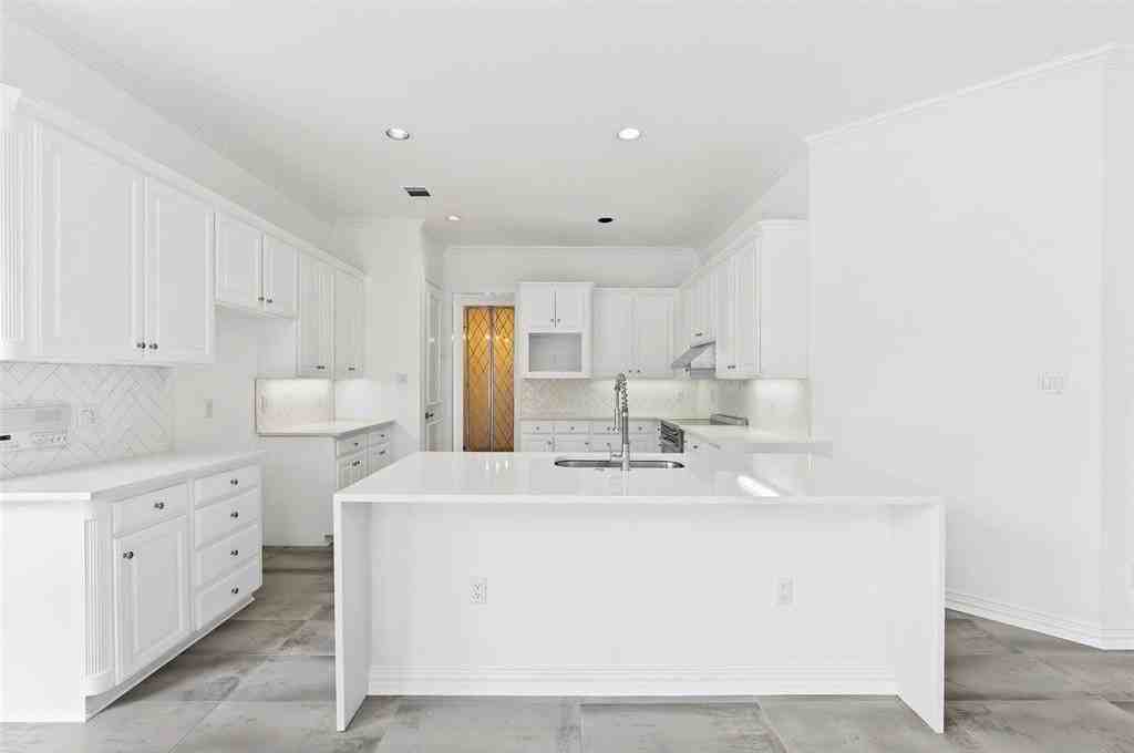 914 Edgemeer Ln - Photo 6 of 36