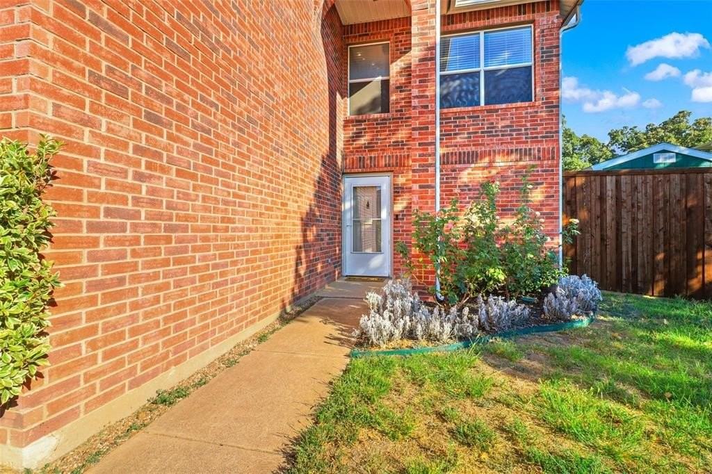 2202 Barton Springs Dr - Photo 3 of 40