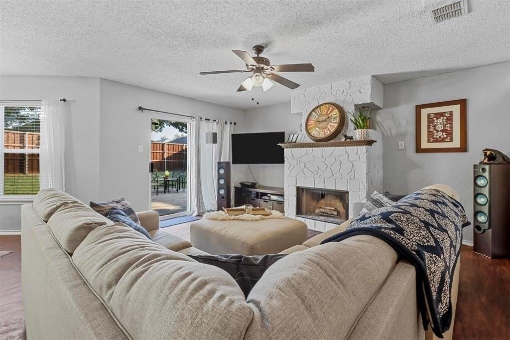 2202 Barton Springs Dr - Photo 5 of 40