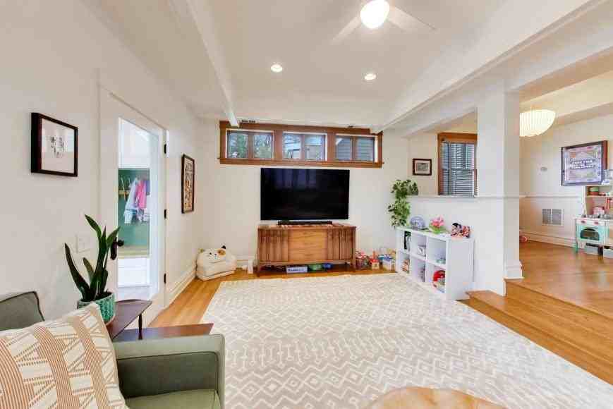 926 N Ridgeway Ave - Photo 4 of 10