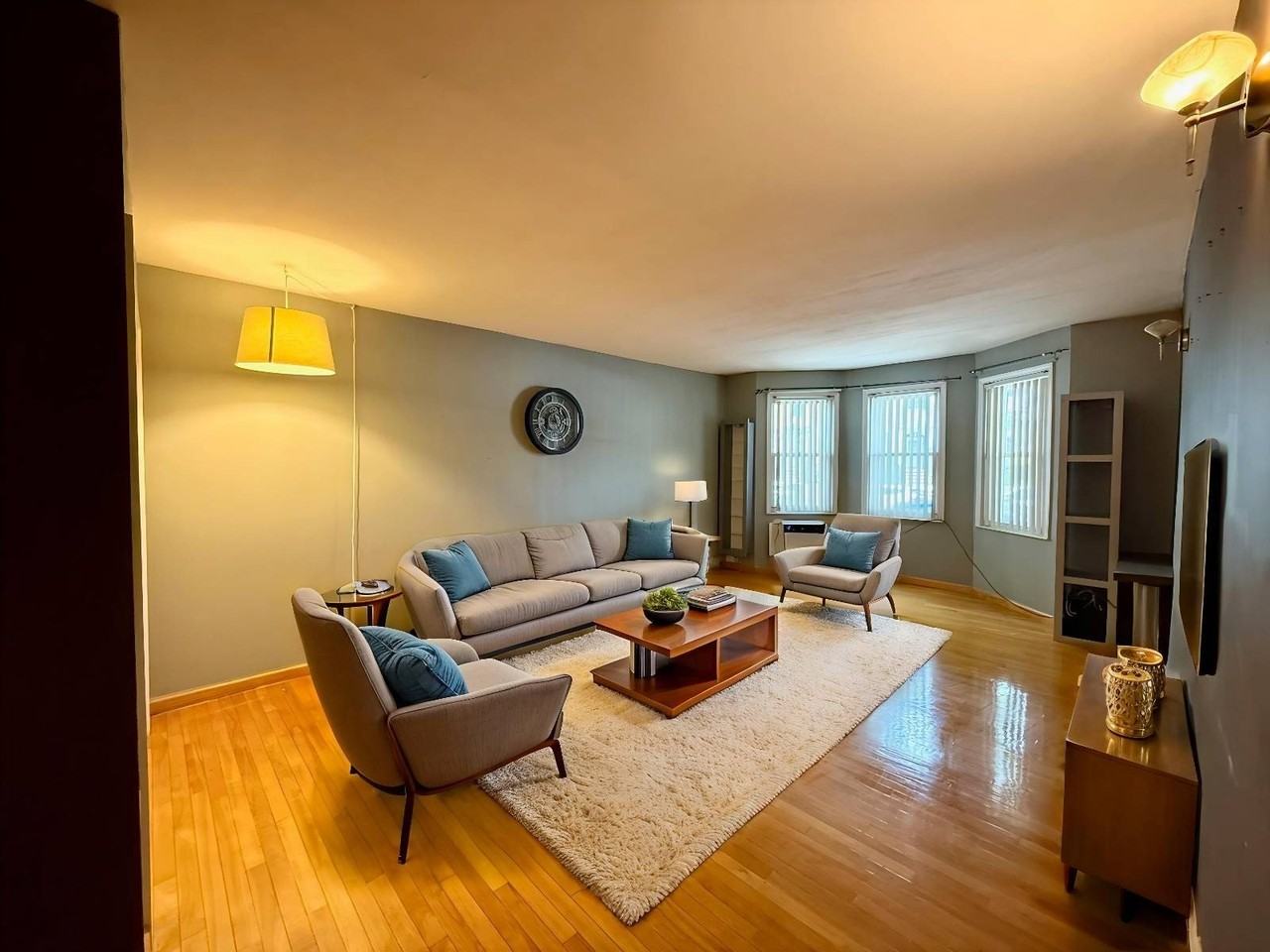 6418 Metropolitan Ave - Photo 4 of 9