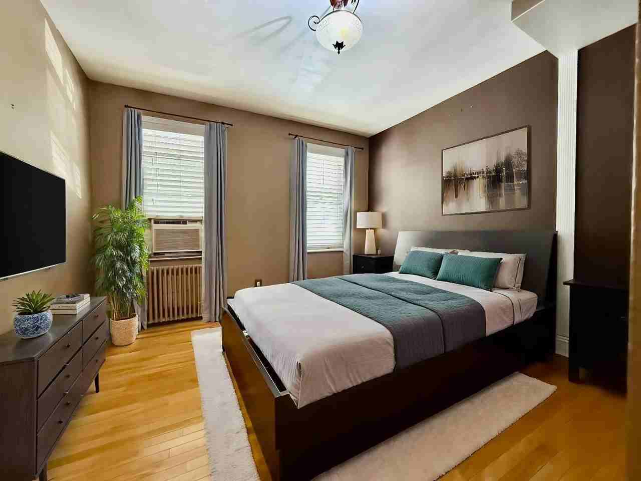 6418 Metropolitan Ave - Photo 5 of 9