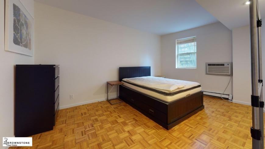 174 Carroll St - Photo 4 of 5