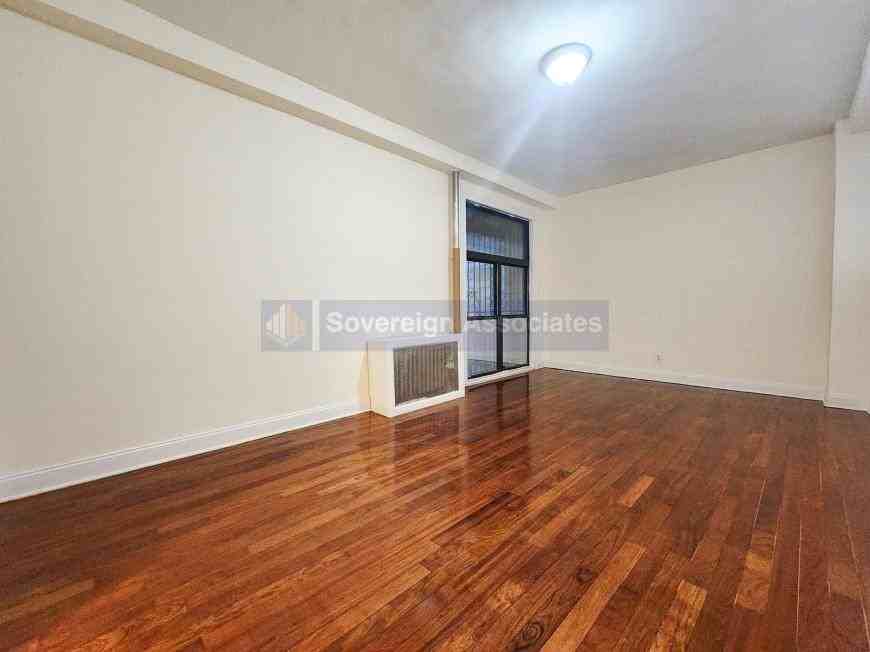260 Convent Ave - Photo 2 of 10