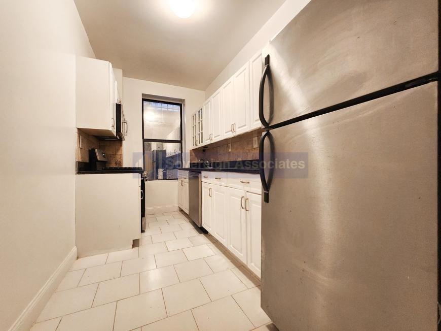260 Convent Ave - Photo 6 of 10