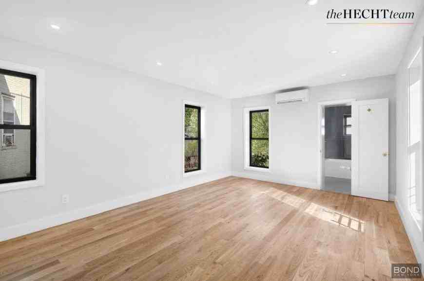 335 Crown St - Photo 4 of 10