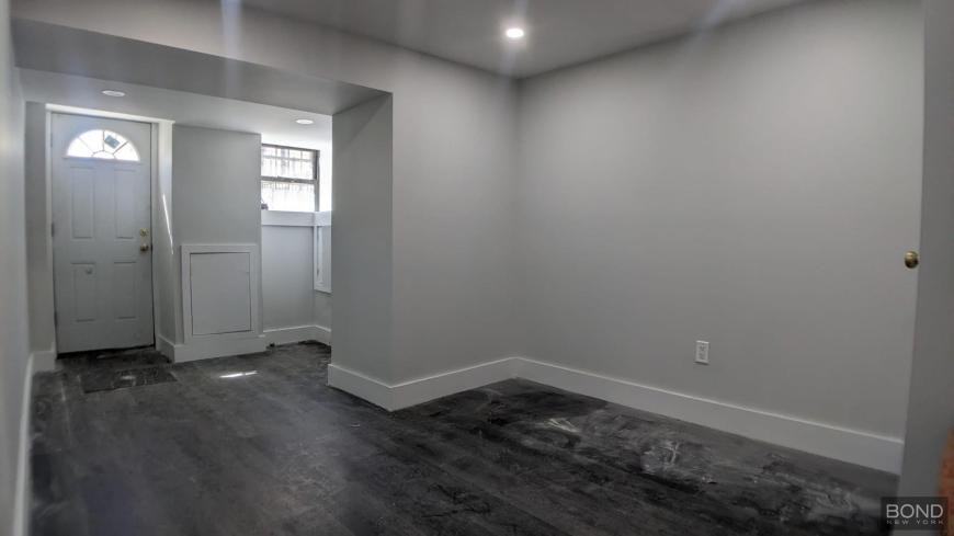 335 Crown St - Photo 7 of 10