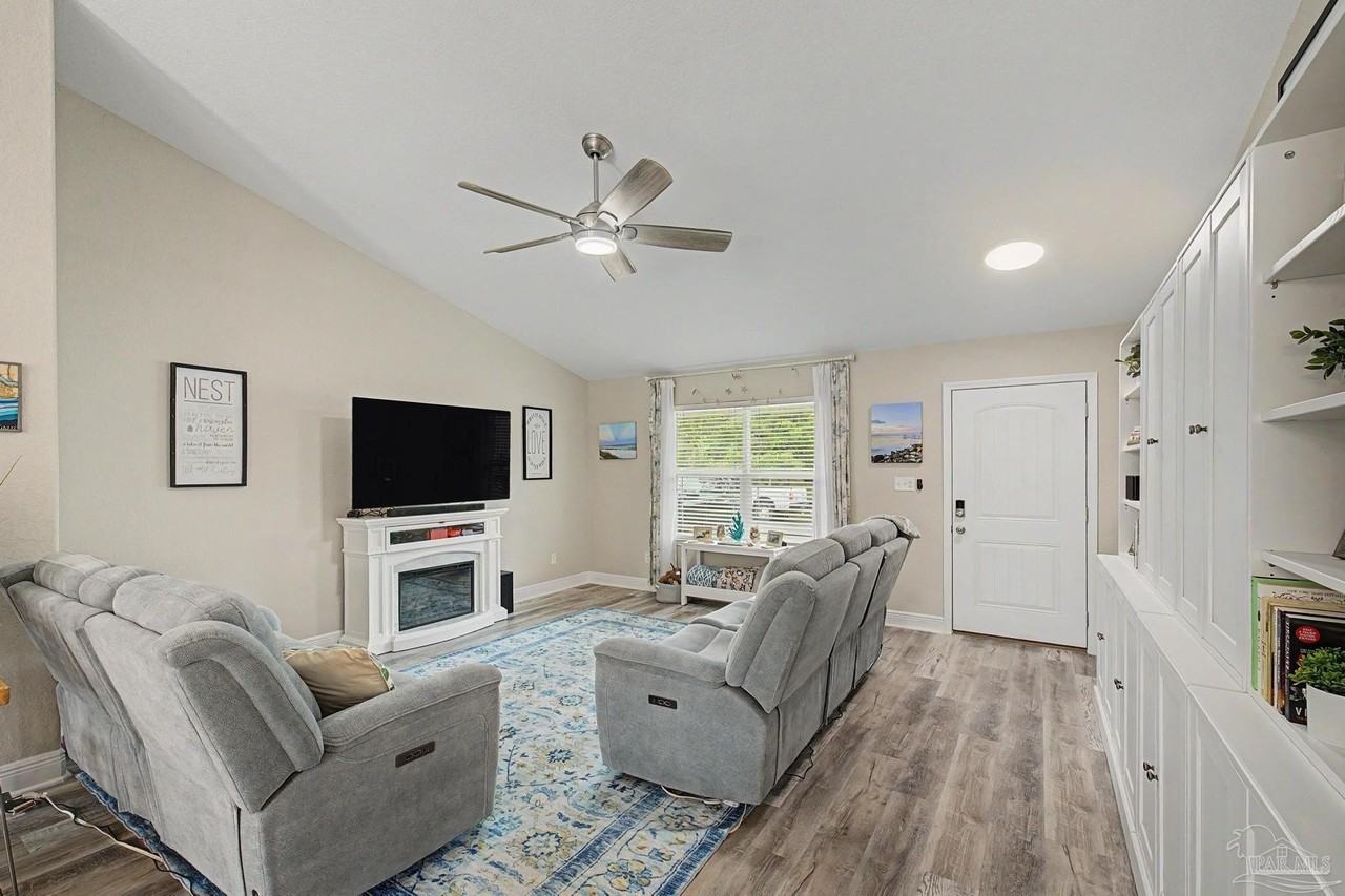 3613 Berkley Ln - Photo 4 of 50