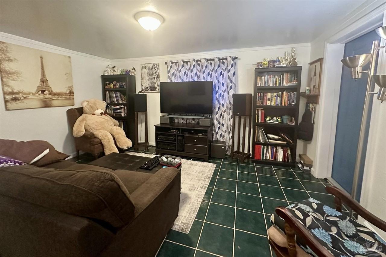 6774 Harvell St - Photo 4 of 30