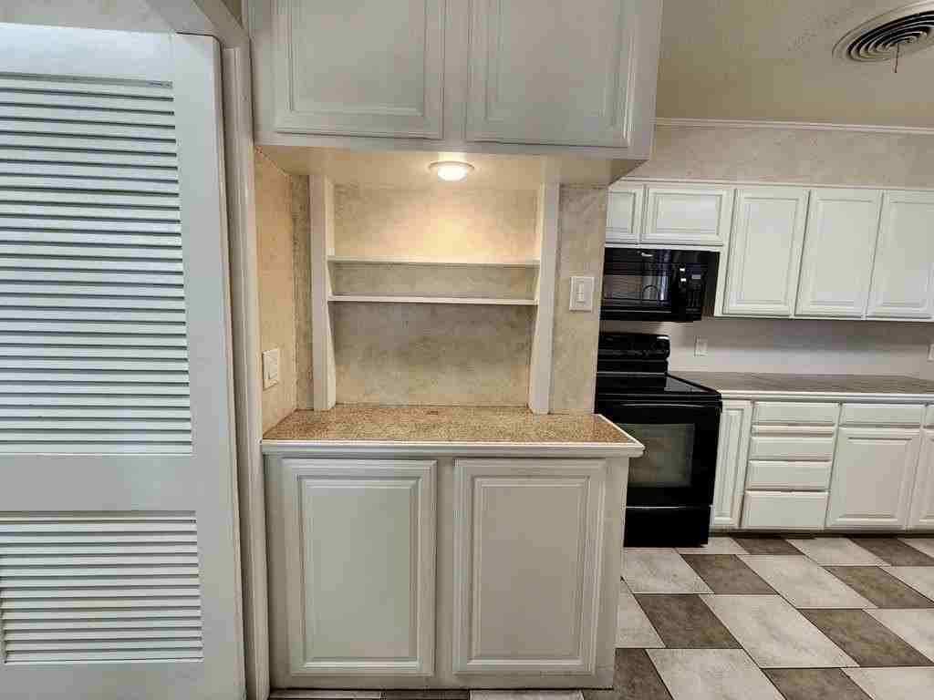 2905 Byron Ave - Photo 3 of 27