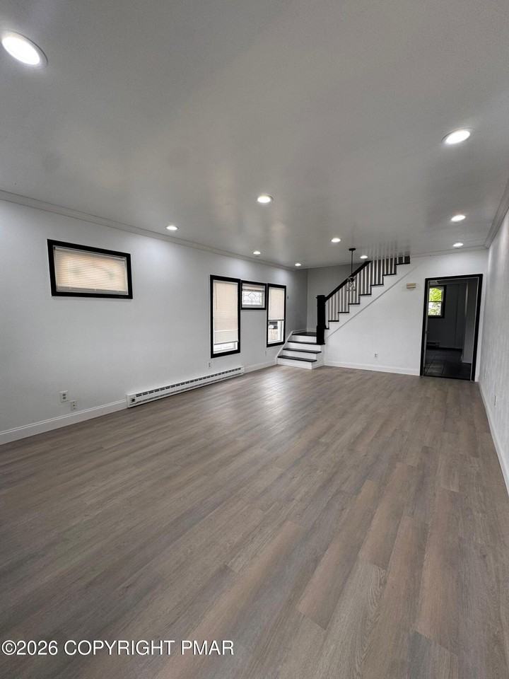 358 Tioga Ave - Photo 2 of 14