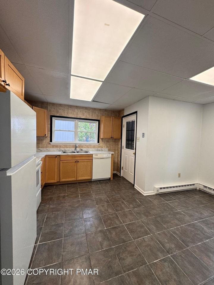 358 Tioga Ave - Photo 3 of 14